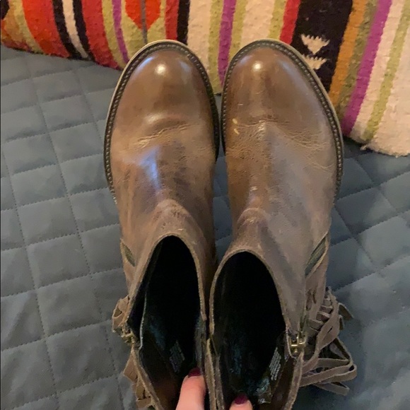 Boots - Picture 3 of 5